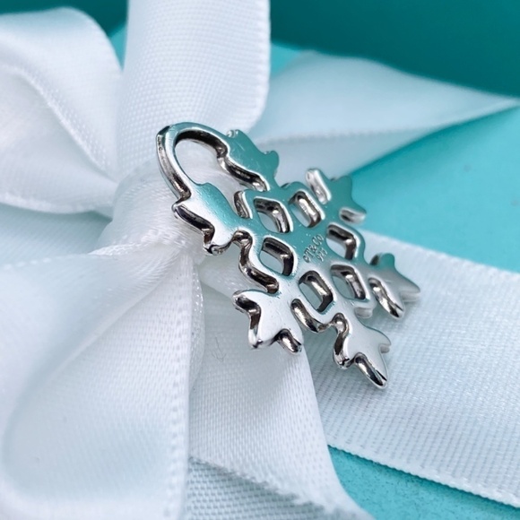 Tiffany & Co. Sterling Silver Snowflake Charm Retired with box - Picture 4 of 10